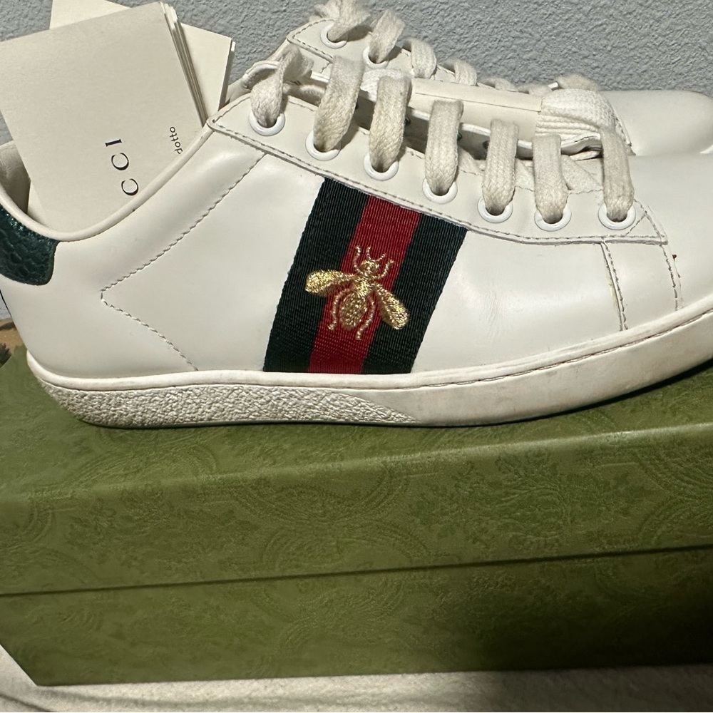 Gucci low top leather sneakers fits women’s size 7 summer shoe